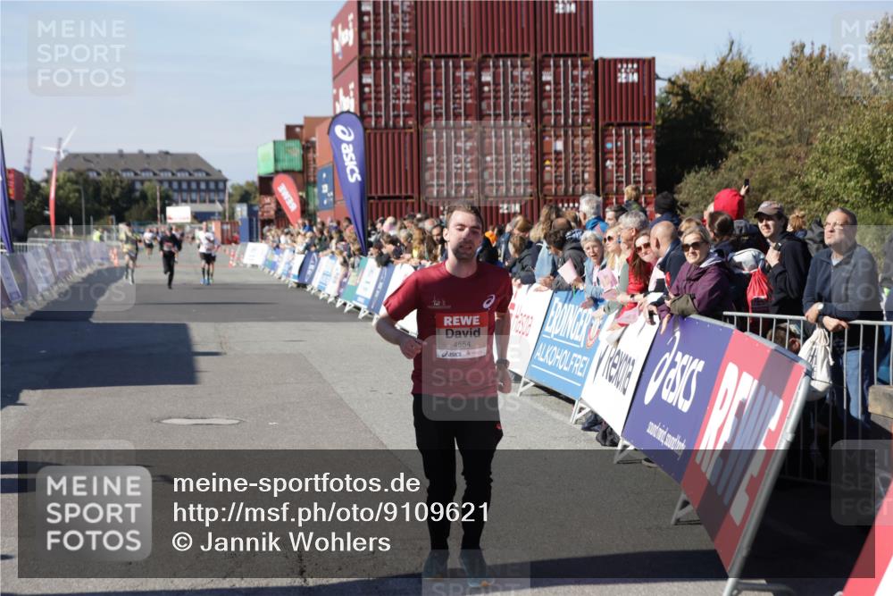 03.10.2025 - Köhlbrandbrückenlauf Jannik Wohlers http://msf.ph/oto/9109621 03.10.2025 12:59:55 Ziel 4074, 4554, 6142, 6254, 6601 meine-sportfotos.de