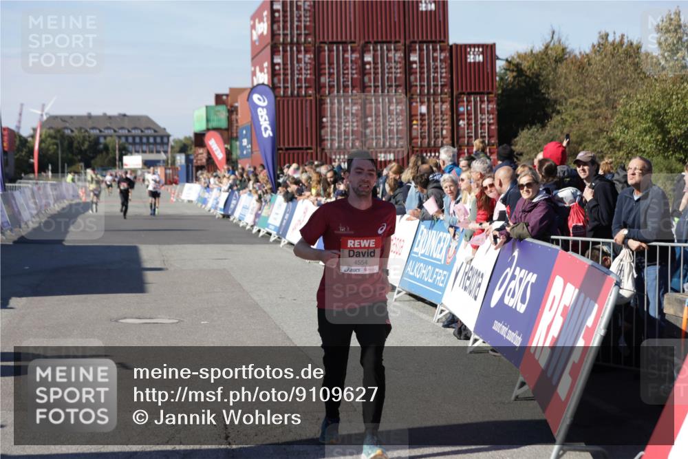 03.10.2025 - Köhlbrandbrückenlauf Jannik Wohlers http://msf.ph/oto/9109627 03.10.2025 12:59:55 Ziel 4074, 4554, 6142, 6254, 6601 meine-sportfotos.de