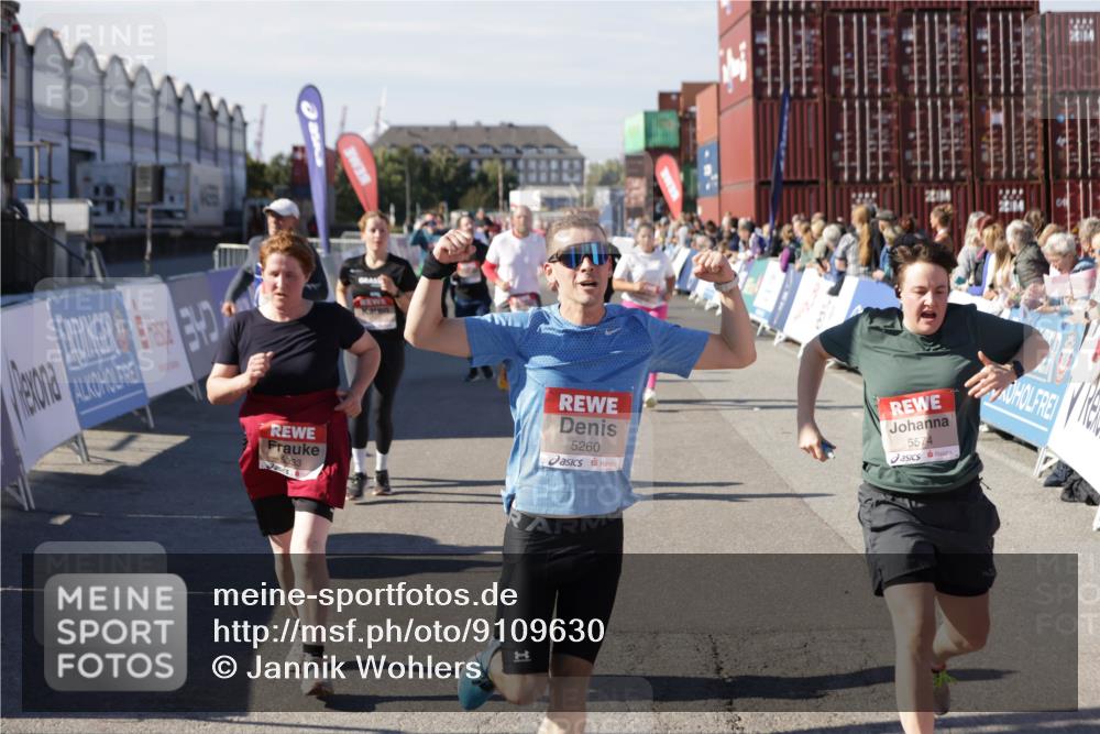 03.10.2025 - Köhlbrandbrückenlauf Jannik Wohlers http://msf.ph/oto/9109630 03.10.2025 13:29:49 Ziel 4629, 4660, 4714, 4720, 4733, 4825, 5119, 5120, 5260, 5333, 5574, 5930, 5944, 6066, 6093, 6215, 6234, 6698 meine-sportfotos.de
