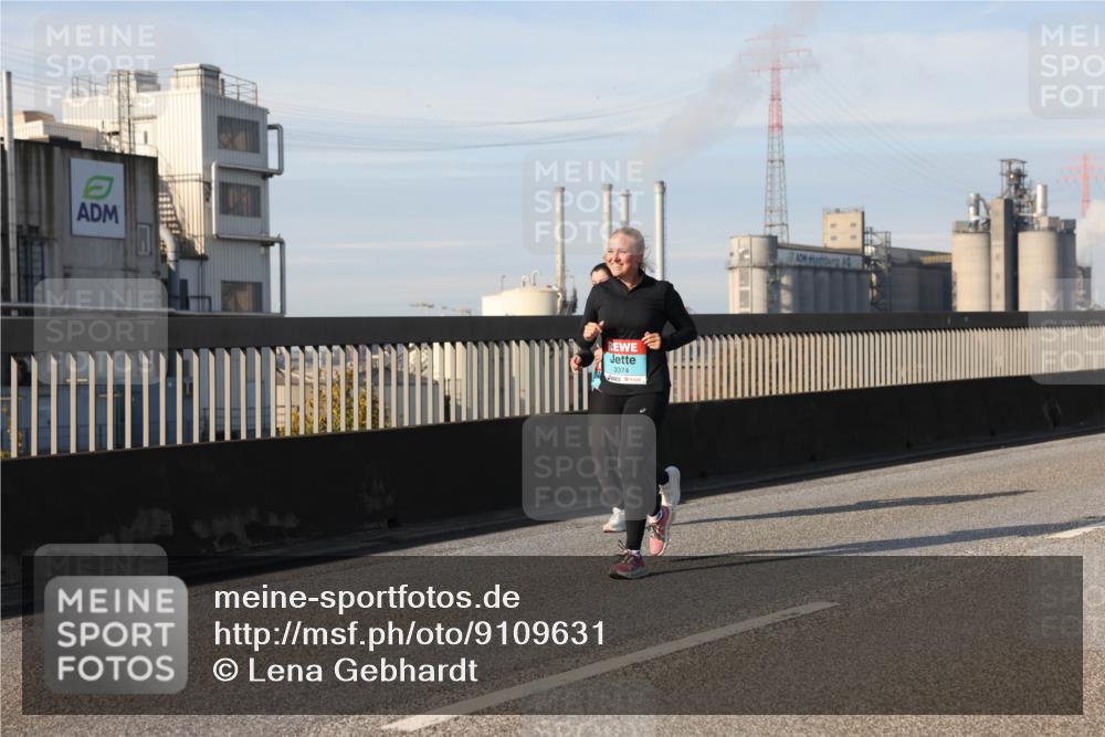 03.10.2025 - Köhlbrandbrückenlauf Lena Gebhardt http://msf.ph/oto/9109631 03.10.2025 10:14:43 Position 2 3374 meine-sportfotos.de