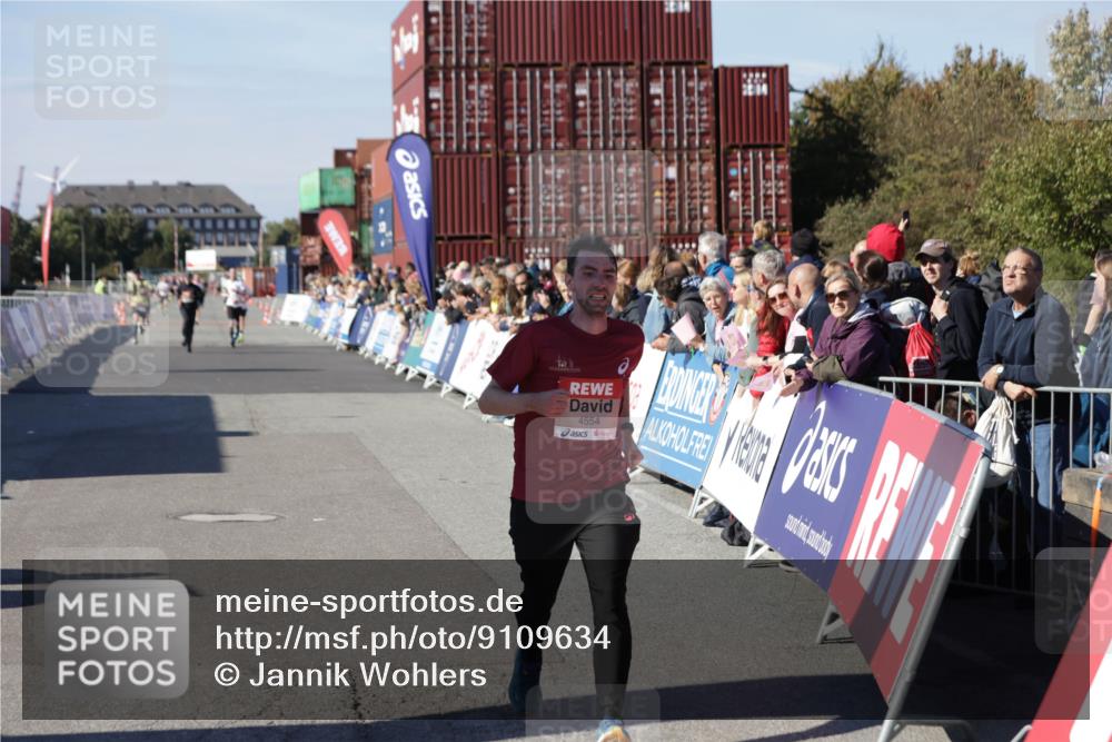 03.10.2025 - Köhlbrandbrückenlauf Jannik Wohlers http://msf.ph/oto/9109634 03.10.2025 12:59:55 Ziel 4074, 4554, 6142, 6254, 6601 meine-sportfotos.de