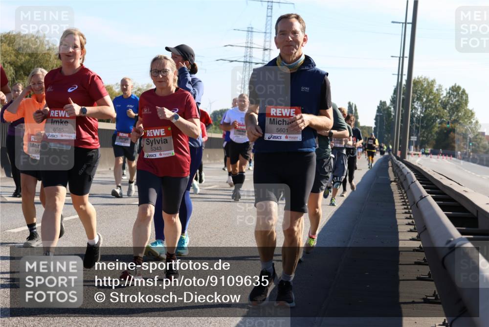 03.10.2025 - Köhlbrandbrückenlauf Strokosch-Dieckow http://msf.ph/oto/9109635 03.10.2025 12:25:02 Position 3 55, 6515, 5343, 5601 meine-sportfotos.de