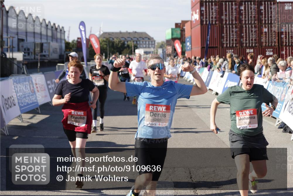 03.10.2025 - Köhlbrandbrückenlauf Jannik Wohlers http://msf.ph/oto/9109636 03.10.2025 13:29:49 Ziel 4629, 4660, 4714, 4720, 4733, 4825, 5119, 5120, 5260, 5333, 5574, 5930, 5944, 6066, 6093, 6215, 6234, 6698 meine-sportfotos.de