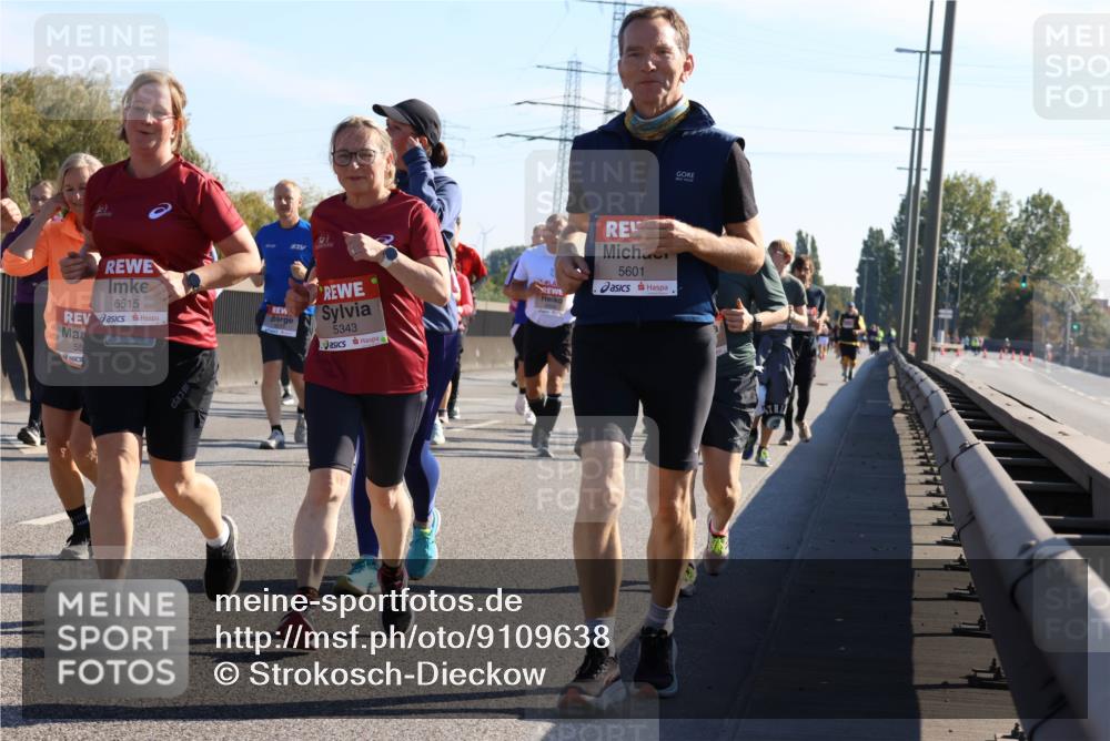 03.10.2025 - Köhlbrandbrückenlauf Strokosch-Dieckow http://msf.ph/oto/9109638 03.10.2025 12:25:02 Position 3 6515, 55, 5343, 5601 meine-sportfotos.de