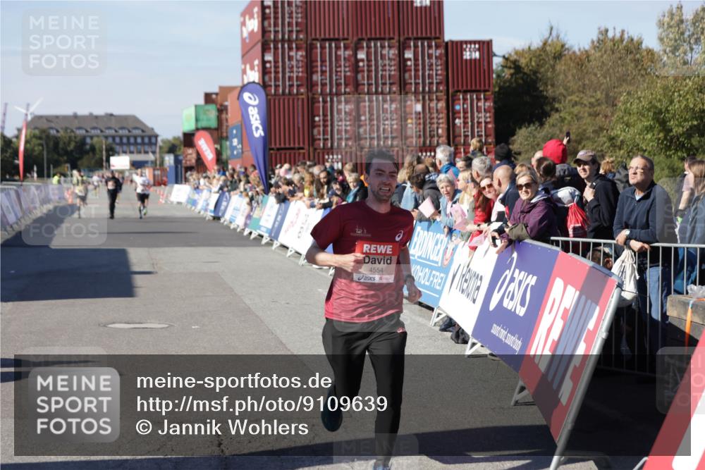 03.10.2025 - Köhlbrandbrückenlauf Jannik Wohlers http://msf.ph/oto/9109639 03.10.2025 12:59:55 Ziel 4074, 4554, 6142, 6254, 6601 meine-sportfotos.de