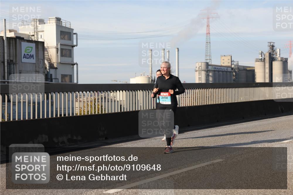 03.10.2025 - Köhlbrandbrückenlauf Lena Gebhardt http://msf.ph/oto/9109648 03.10.2025 10:14:43 Position 2 3374 meine-sportfotos.de