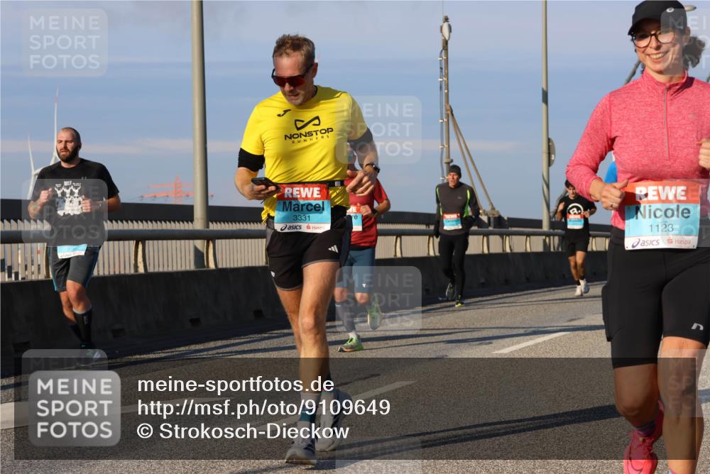 03.10.2025 - Köhlbrandbrückenlauf Strokosch-Dieckow http://msf.ph/oto/9109649 03.10.2025 09:40:55 Position 2 3331, 1123 meine-sportfotos.de