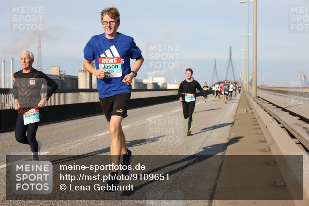 03.10.2025 - Köhlbrandbrückenlauf Lena Gebhardt http://msf.ph/oto/9109651 03.10.2025 09:41:24 Position 2 1020, 1230 meine-sportfotos.de