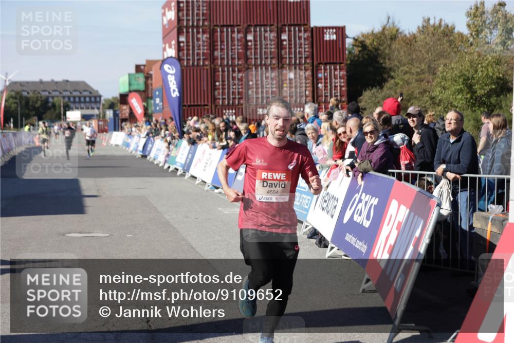 03.10.2025 - Köhlbrandbrückenlauf Jannik Wohlers http://msf.ph/oto/9109652 03.10.2025 12:59:55 Ziel 4074, 4554, 6142, 6254, 6601 meine-sportfotos.de