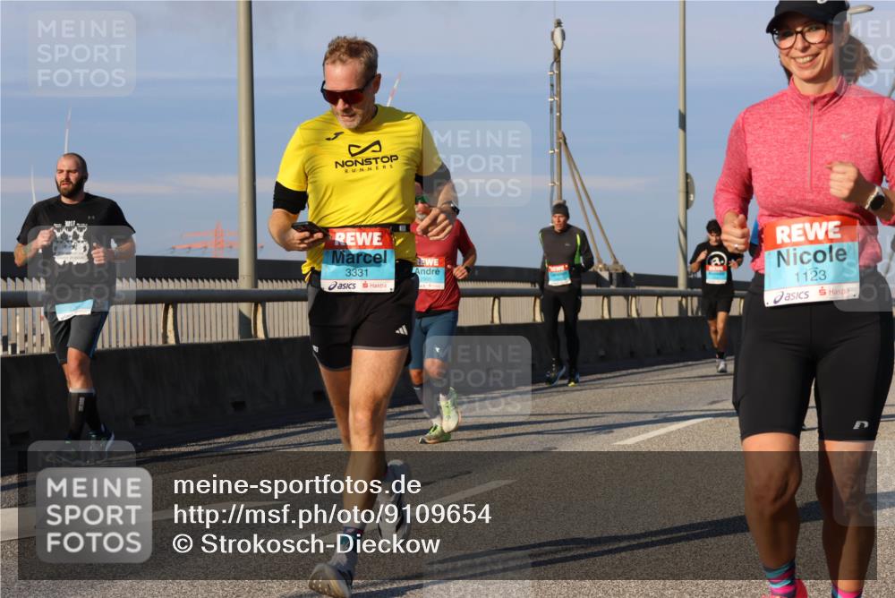 03.10.2025 - Köhlbrandbrückenlauf Strokosch-Dieckow http://msf.ph/oto/9109654 03.10.2025 09:40:55 Position 2 3331, 1123 meine-sportfotos.de