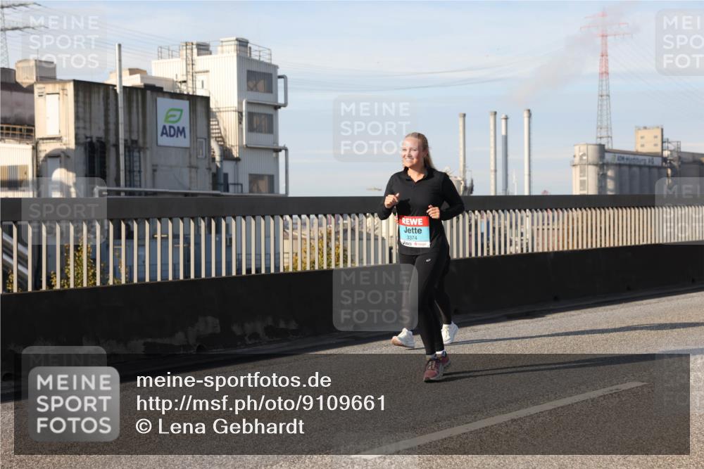 03.10.2025 - Köhlbrandbrückenlauf Lena Gebhardt http://msf.ph/oto/9109661 03.10.2025 10:14:44 Position 2 3374, 10 meine-sportfotos.de