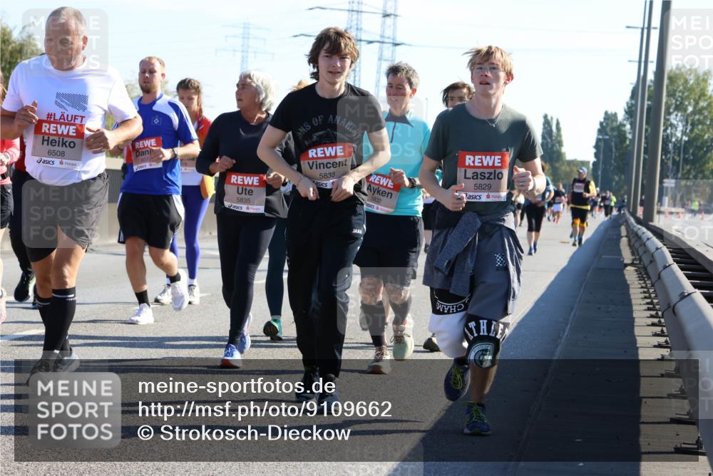 03.10.2025 - Köhlbrandbrückenlauf Strokosch-Dieckow http://msf.ph/oto/9109662 03.10.2025 12:25:07 Position 3 6508, 607, 5835, 5833, 5832, 5829 meine-sportfotos.de