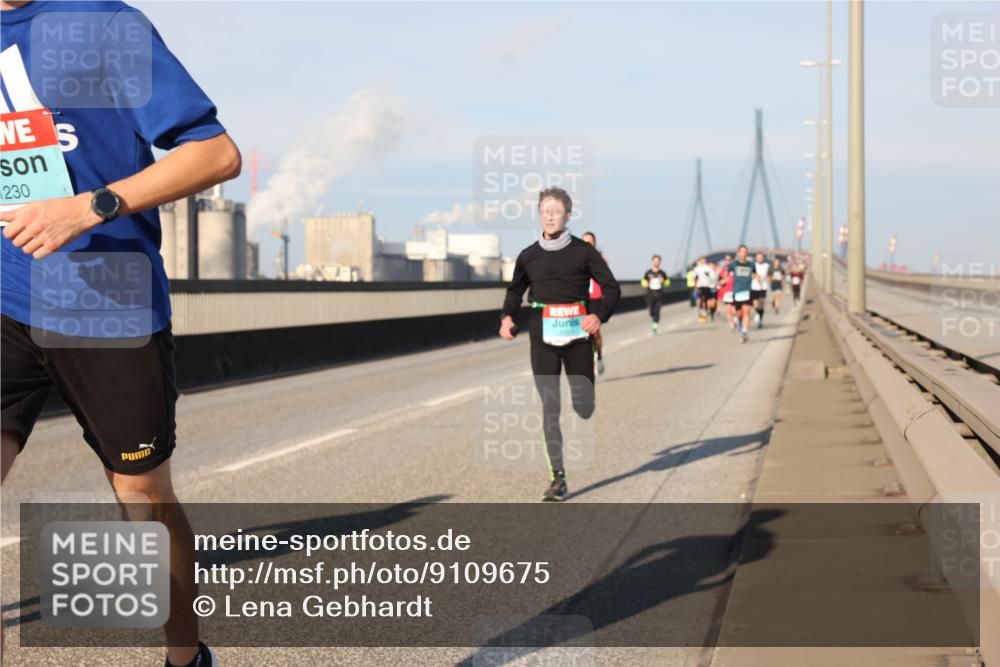 03.10.2025 - Köhlbrandbrückenlauf Lena Gebhardt http://msf.ph/oto/9109675 03.10.2025 09:41:24 Position 2 230 meine-sportfotos.de