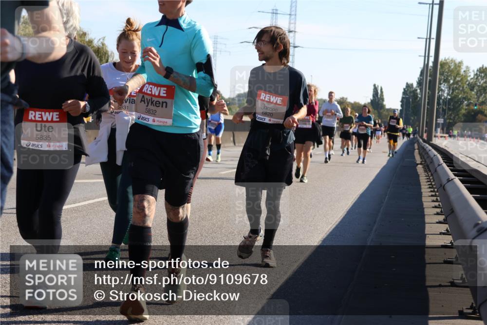 03.10.2025 - Köhlbrandbrückenlauf Strokosch-Dieckow http://msf.ph/oto/9109678 03.10.2025 12:25:09 Position 3 5835, 5831, 5832, 6820 meine-sportfotos.de