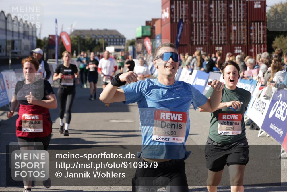 03.10.2025 - Köhlbrandbrückenlauf Jannik Wohlers http://msf.ph/oto/9109679 03.10.2025 13:29:49 Ziel 4629, 4660, 4714, 4720, 4733, 4825, 5119, 5120, 5260, 5333, 5574, 5930, 5944, 6066, 6093, 6215, 6234, 6698 meine-sportfotos.de
