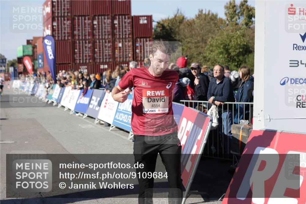 03.10.2025 - Köhlbrandbrückenlauf Jannik Wohlers http://msf.ph/oto/9109684 03.10.2025 12:59:56 Ziel 4074, 4554, 6142, 6254, 6601 meine-sportfotos.de