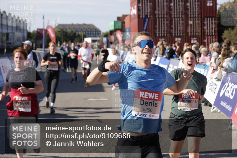 03.10.2025 - Köhlbrandbrückenlauf Jannik Wohlers http://msf.ph/oto/9109686 03.10.2025 13:29:49 Ziel 4629, 4660, 4714, 4720, 4733, 4825, 5119, 5120, 5260, 5333, 5574, 5930, 5944, 6066, 6093, 6215, 6234, 6698 meine-sportfotos.de