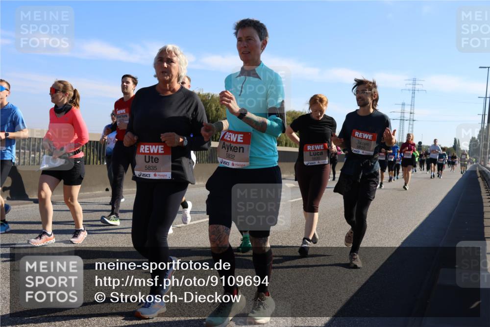 03.10.2025 - Köhlbrandbrückenlauf Strokosch-Dieckow http://msf.ph/oto/9109694 03.10.2025 12:25:11 Position 3 5835, 5832, 5830, 6820 meine-sportfotos.de