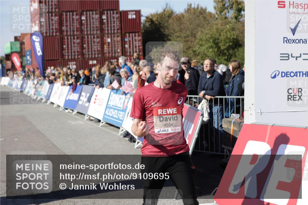 03.10.2025 - Köhlbrandbrückenlauf Jannik Wohlers http://msf.ph/oto/9109695 03.10.2025 12:59:56 Ziel 4074, 4554, 6142, 6254, 6601 meine-sportfotos.de
