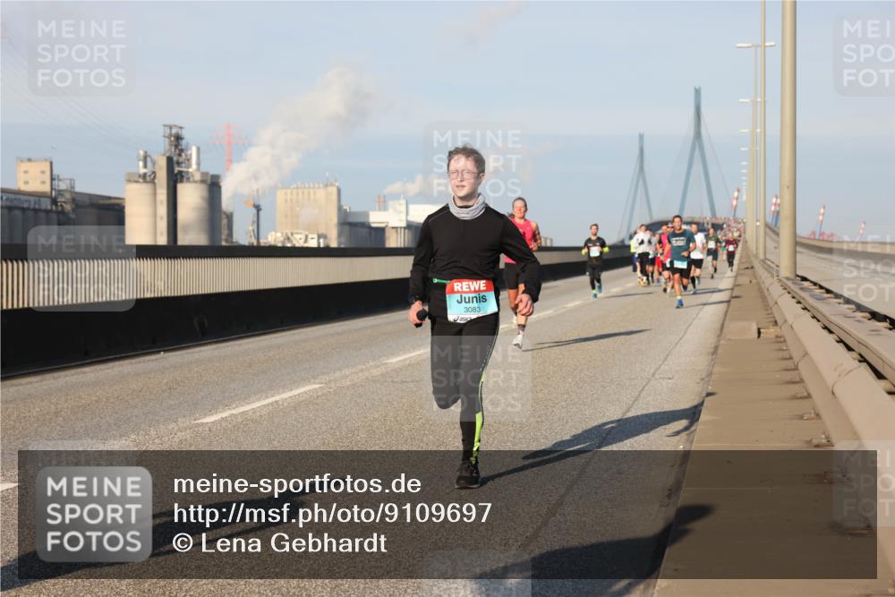 03.10.2025 - Köhlbrandbrückenlauf Lena Gebhardt http://msf.ph/oto/9109697 03.10.2025 09:41:24 Position 2 3083 meine-sportfotos.de