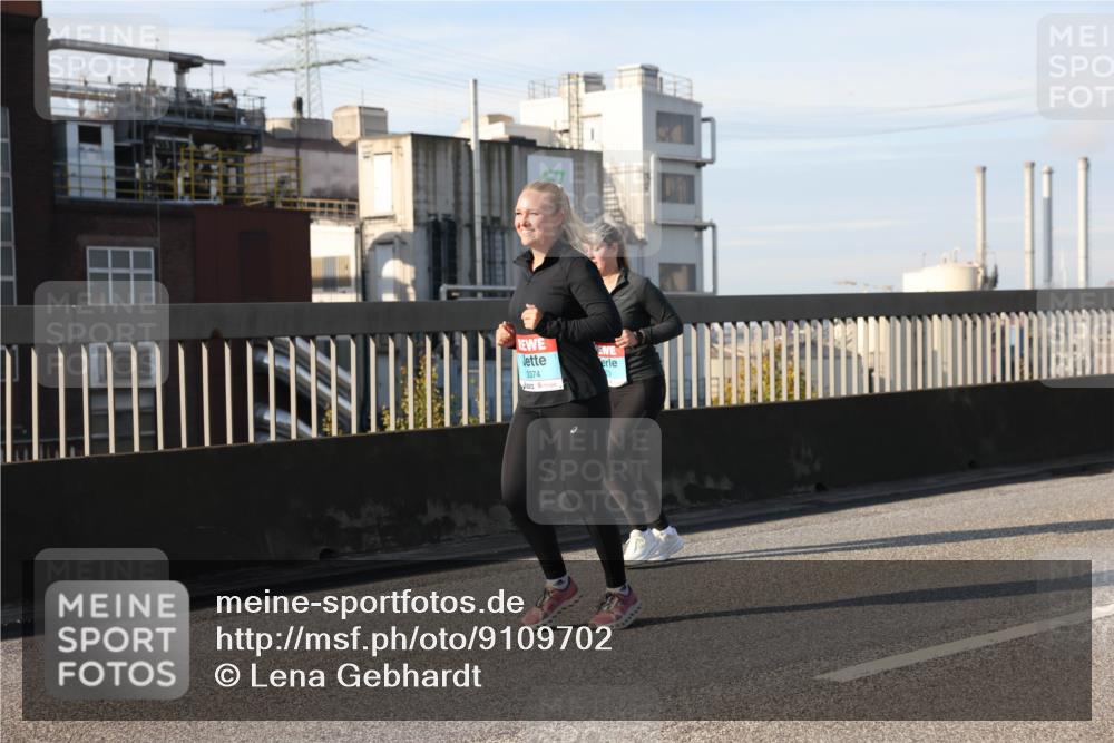 03.10.2025 - Köhlbrandbrückenlauf Lena Gebhardt http://msf.ph/oto/9109702 03.10.2025 10:14:45 Position 2 3374 meine-sportfotos.de