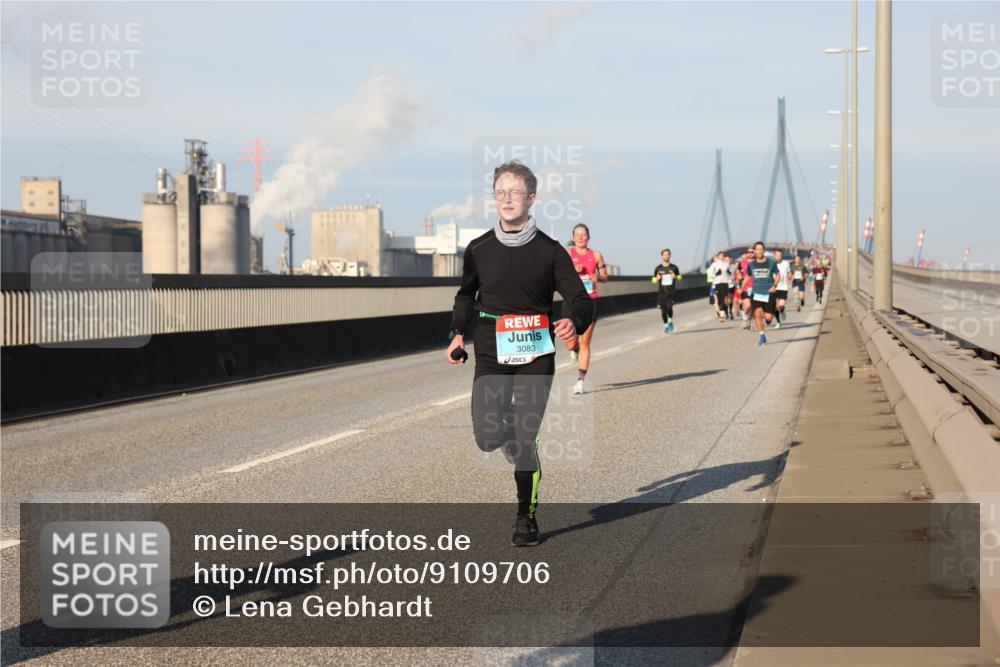 03.10.2025 - Köhlbrandbrückenlauf Lena Gebhardt http://msf.ph/oto/9109706 03.10.2025 09:41:24 Position 2 3083 meine-sportfotos.de