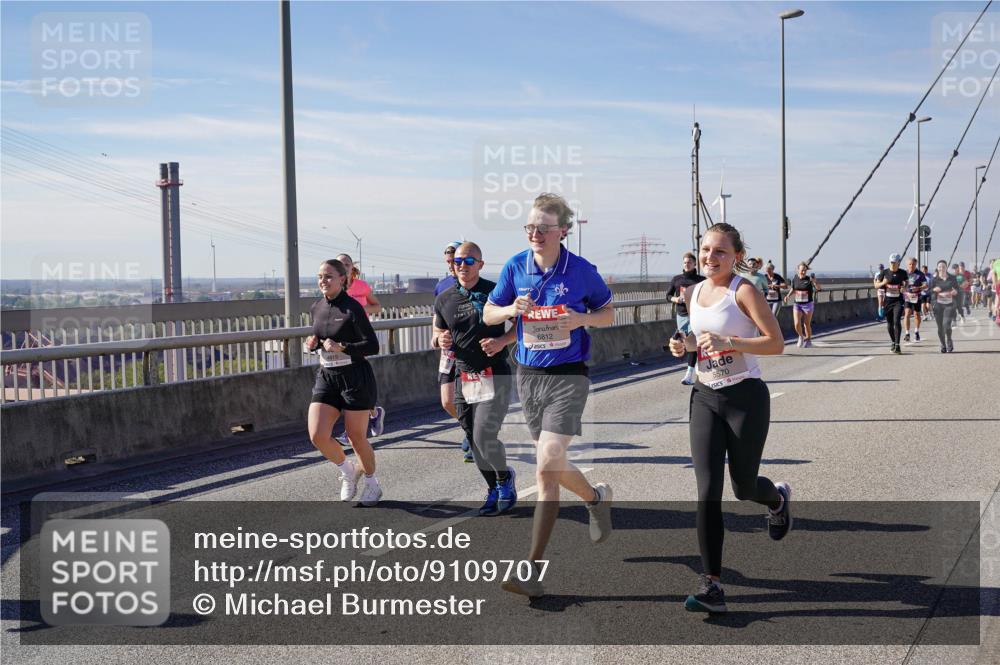 03.10.2025 - Köhlbrandbrückenlauf Michael Burmester http://msf.ph/oto/9109707 03.10.2025 12:52:09 Position 2 6812, 5570 meine-sportfotos.de