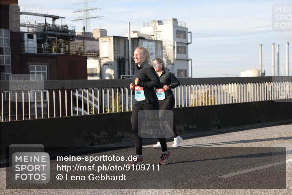 03.10.2025 - Köhlbrandbrückenlauf Lena Gebhardt http://msf.ph/oto/9109711 03.10.2025 10:14:45 Position 2 1374, 3373 meine-sportfotos.de