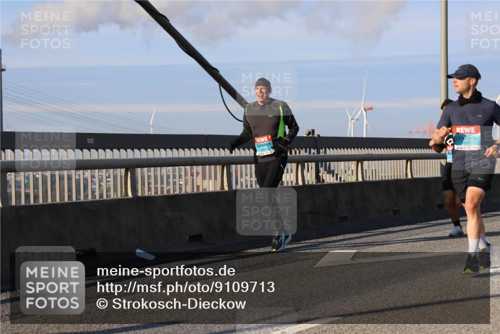 03.10.2025 - Köhlbrandbrückenlauf Strokosch-Dieckow http://msf.ph/oto/9109713 03.10.2025 09:41:00 Position 2 3301, 8820 meine-sportfotos.de