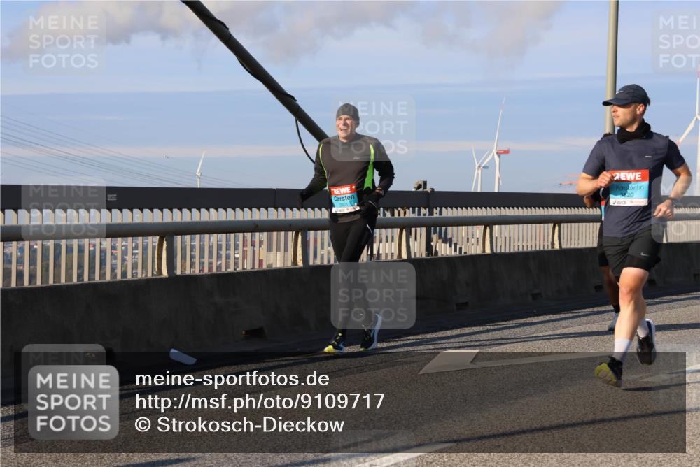 03.10.2025 - Köhlbrandbrückenlauf Strokosch-Dieckow http://msf.ph/oto/9109717 03.10.2025 09:41:00 Position 2 3301, 3820 meine-sportfotos.de