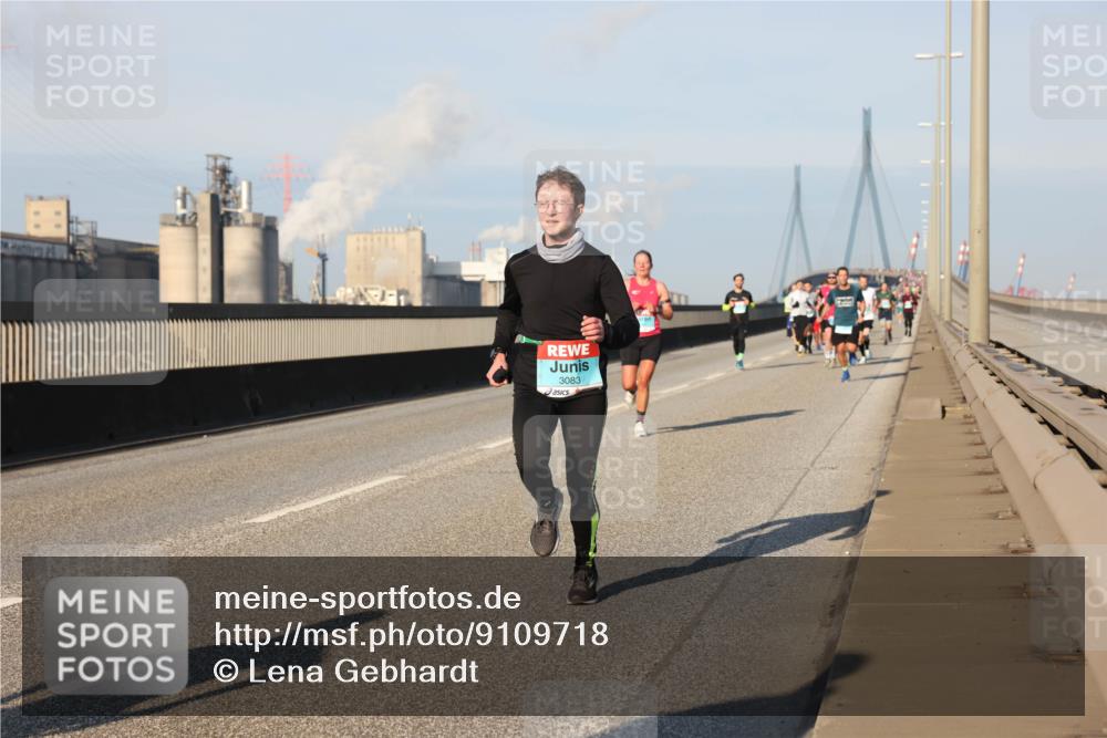 03.10.2025 - Köhlbrandbrückenlauf Lena Gebhardt http://msf.ph/oto/9109718 03.10.2025 09:41:25 Position 2 3083 meine-sportfotos.de