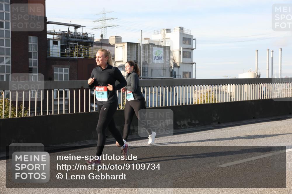 03.10.2025 - Köhlbrandbrückenlauf Lena Gebhardt http://msf.ph/oto/9109734 03.10.2025 10:14:45 Position 2 3374 meine-sportfotos.de