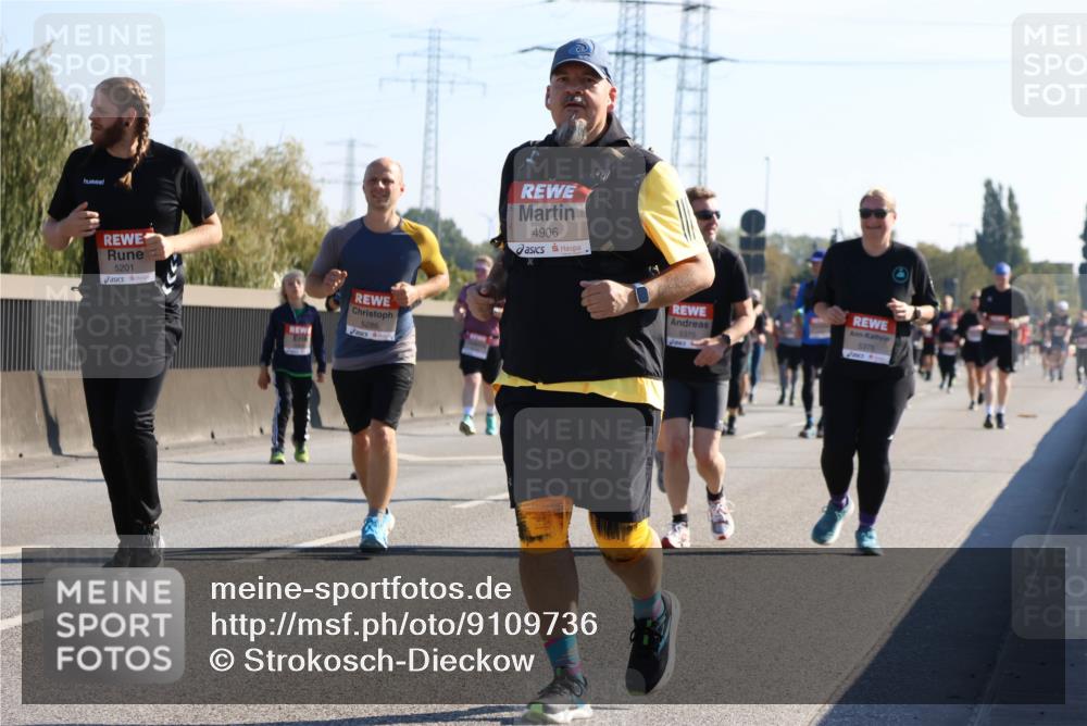 03.10.2025 - Köhlbrandbrückenlauf Strokosch-Dieckow http://msf.ph/oto/9109736 03.10.2025 12:25:27 Position 3 5201, 5286, 4906, 5375, 5376 meine-sportfotos.de
