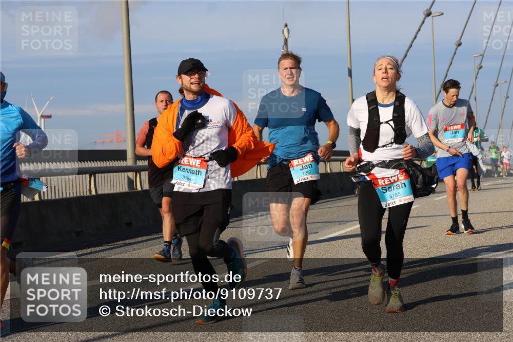 03.10.2025 - Köhlbrandbrückenlauf Strokosch-Dieckow http://msf.ph/oto/9109737 03.10.2025 09:41:02 Position 2 3164, 1357, 3165, 2857 meine-sportfotos.de
