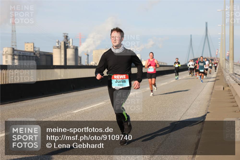03.10.2025 - Köhlbrandbrückenlauf Lena Gebhardt http://msf.ph/oto/9109740 03.10.2025 09:41:25 Position 2 3083 meine-sportfotos.de