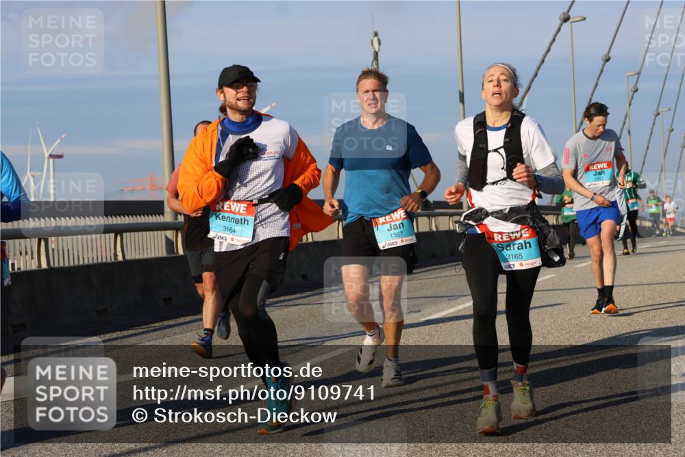 03.10.2025 - Köhlbrandbrückenlauf Strokosch-Dieckow http://msf.ph/oto/9109741 03.10.2025 09:41:02 Position 2 3164, 1357, 3165 meine-sportfotos.de