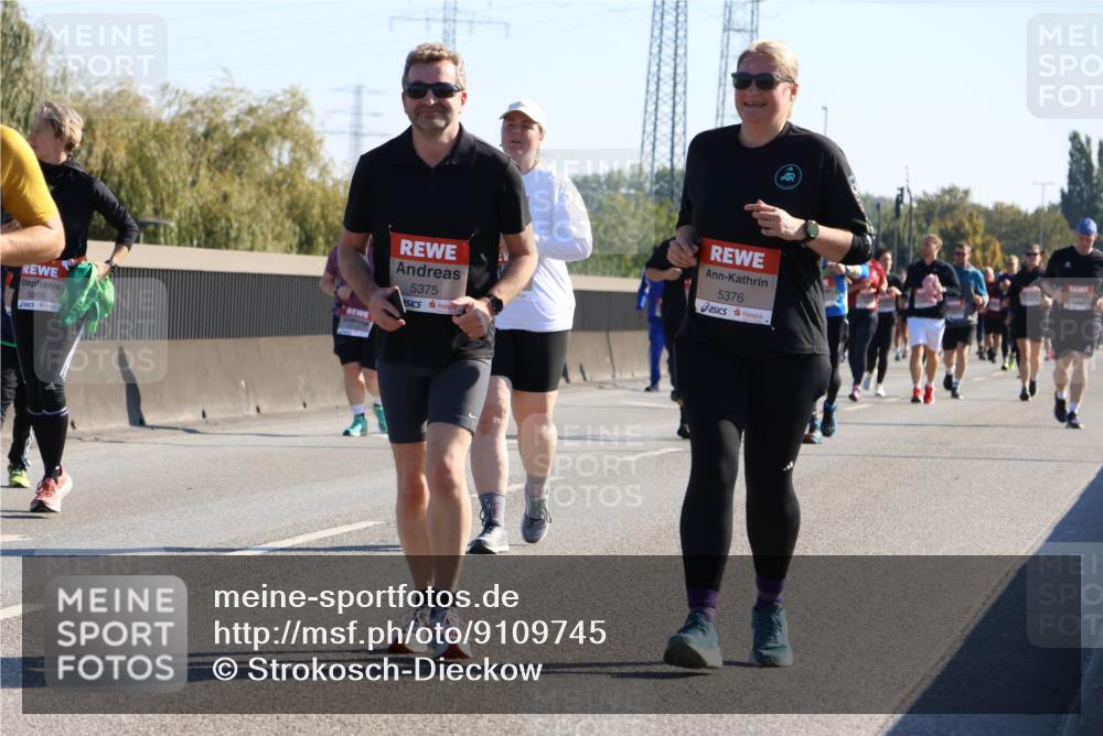 03.10.2025 - Köhlbrandbrückenlauf Strokosch-Dieckow http://msf.ph/oto/9109745 03.10.2025 12:25:30 Position 3 5905, 5375, 5376 meine-sportfotos.de
