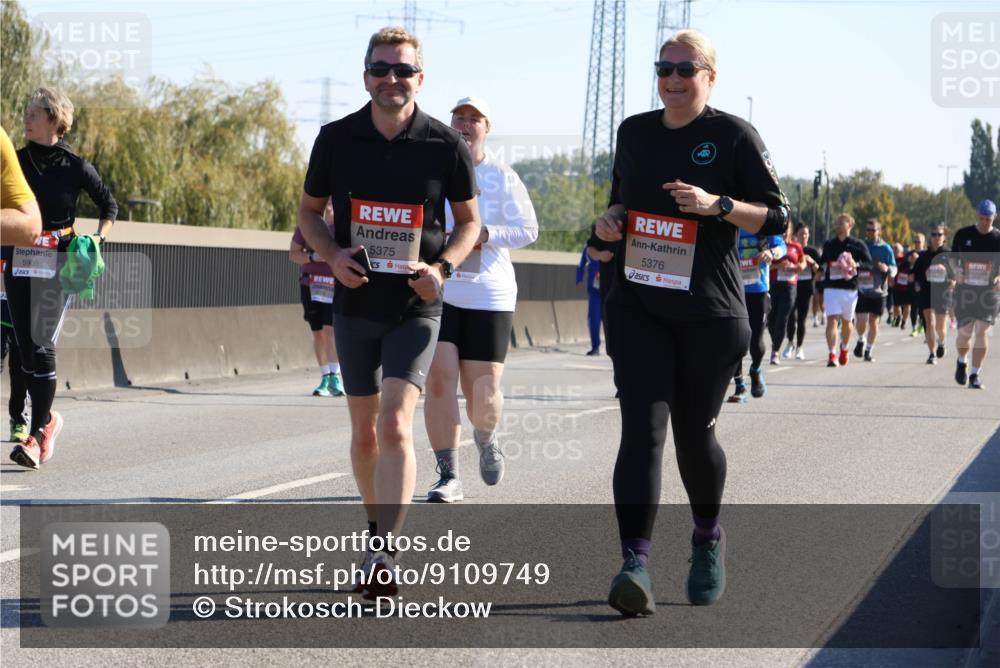 03.10.2025 - Köhlbrandbrückenlauf Strokosch-Dieckow http://msf.ph/oto/9109749 03.10.2025 12:25:30 Position 3 5905, 5375, 5376 meine-sportfotos.de