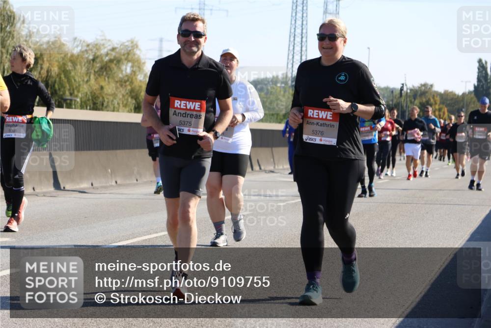 03.10.2025 - Köhlbrandbrückenlauf Strokosch-Dieckow http://msf.ph/oto/9109755 03.10.2025 12:25:30 Position 3 5905, 5375, 5376 meine-sportfotos.de