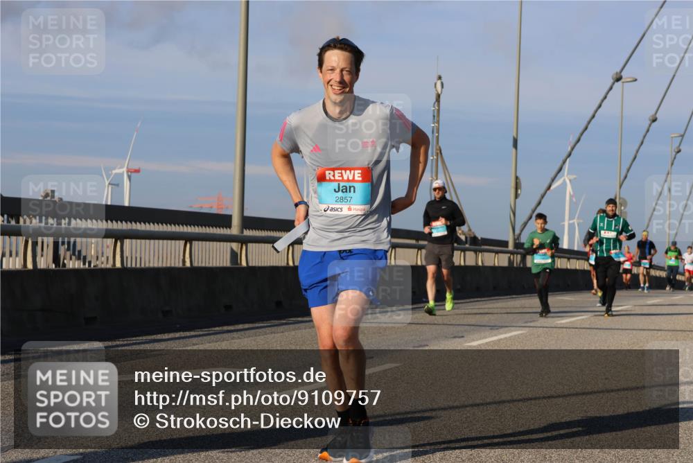 03.10.2025 - Köhlbrandbrückenlauf Strokosch-Dieckow http://msf.ph/oto/9109757 03.10.2025 09:41:05 Position 2 2857 meine-sportfotos.de