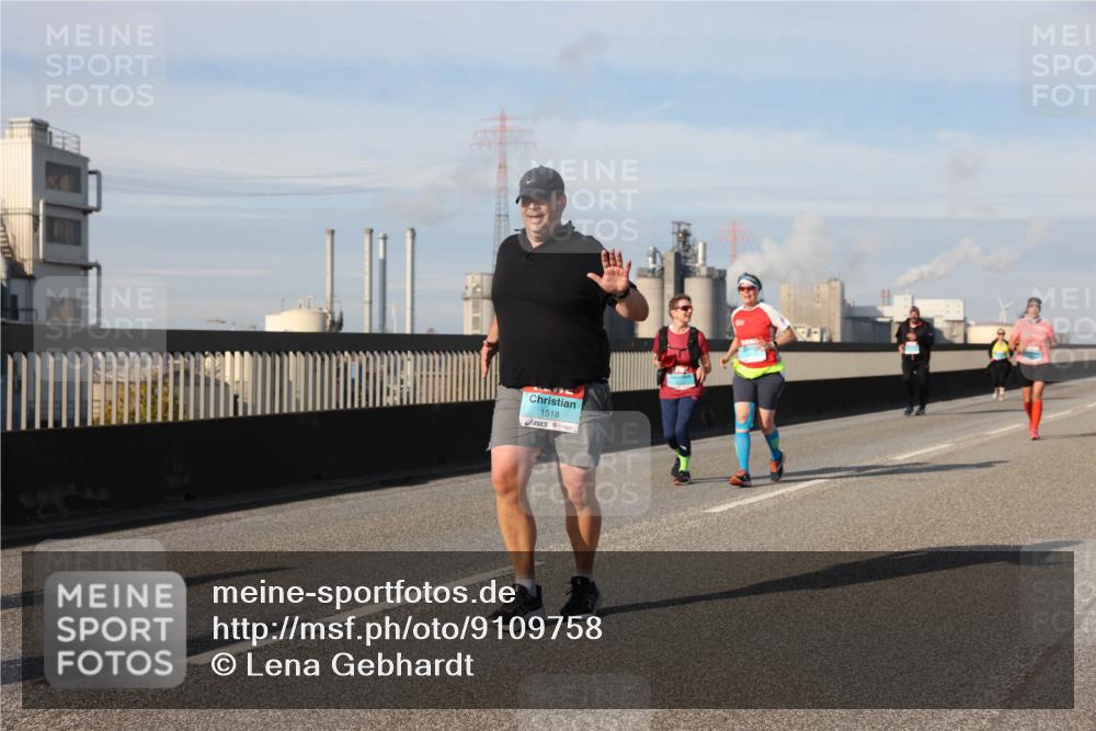 03.10.2025 - Köhlbrandbrückenlauf Lena Gebhardt http://msf.ph/oto/9109758 03.10.2025 10:14:46 Position 2 1518 meine-sportfotos.de