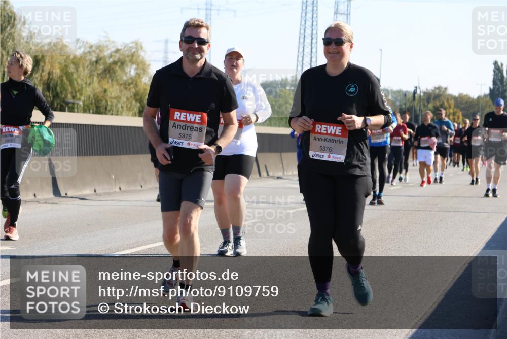 03.10.2025 - Köhlbrandbrückenlauf Strokosch-Dieckow http://msf.ph/oto/9109759 03.10.2025 12:25:30 Position 3 5905, 5375, 5376 meine-sportfotos.de