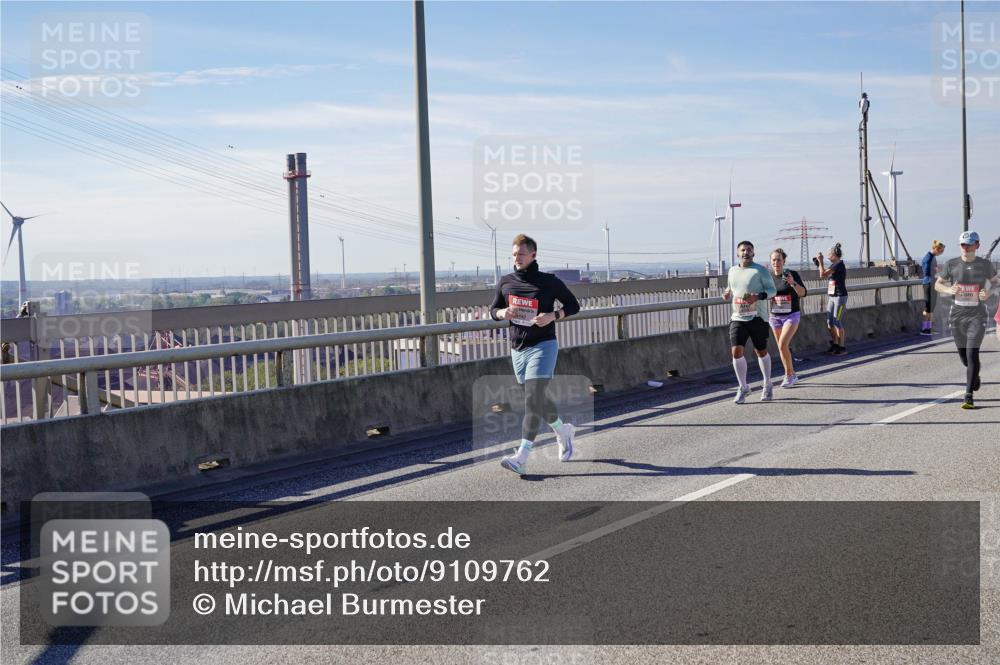 03.10.2025 - Köhlbrandbrückenlauf Michael Burmester http://msf.ph/oto/9109762 03.10.2025 12:52:13 Position 2  meine-sportfotos.de