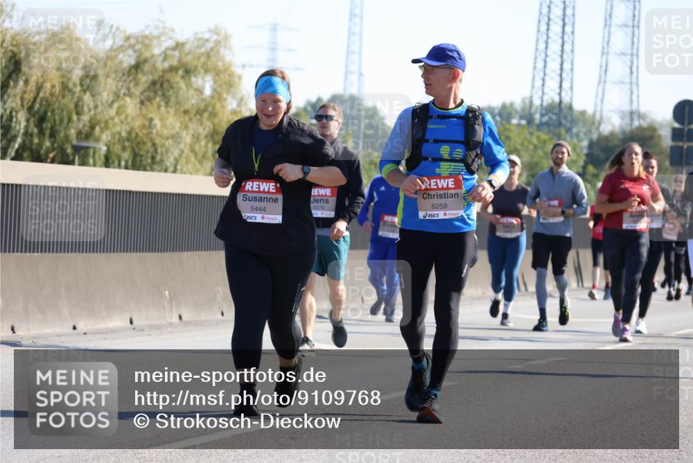 03.10.2025 - Köhlbrandbrückenlauf Strokosch-Dieckow http://msf.ph/oto/9109768 03.10.2025 12:25:36 Position 3 6576, 5444, 6259 meine-sportfotos.de