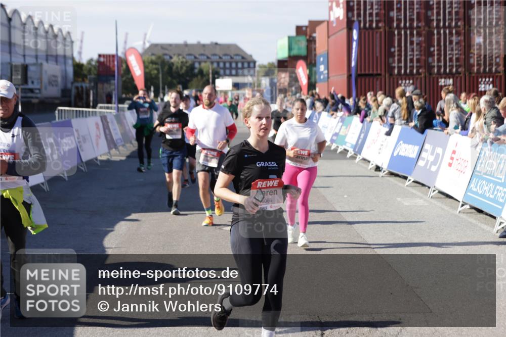 03.10.2025 - Köhlbrandbrückenlauf Jannik Wohlers http://msf.ph/oto/9109774 03.10.2025 13:29:51 Ziel 4629, 4660, 4714, 4720, 4733, 4825, 5119, 5120, 5260, 5333, 5574, 5587, 5621, 5930, 5944, 6066, 6234, 6570, 6698 meine-sportfotos.de