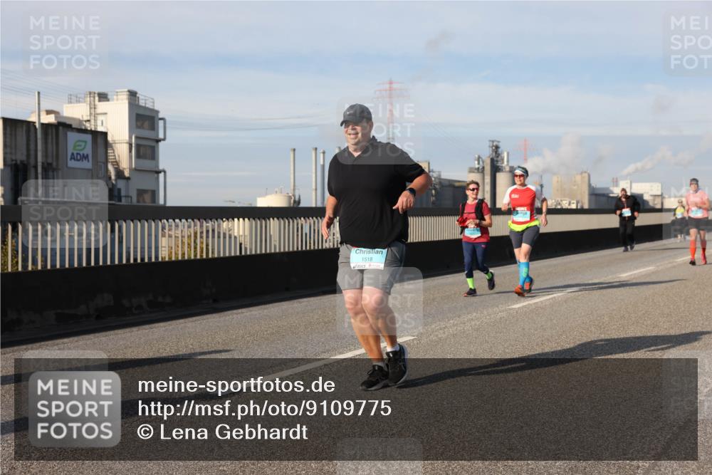 03.10.2025 - Köhlbrandbrückenlauf Lena Gebhardt http://msf.ph/oto/9109775 03.10.2025 10:14:47 Position 2 1518 meine-sportfotos.de
