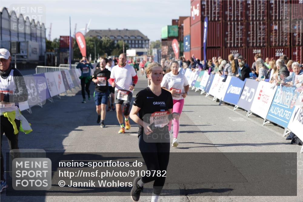 03.10.2025 - Köhlbrandbrückenlauf Jannik Wohlers http://msf.ph/oto/9109782 03.10.2025 13:29:51 Ziel 4629, 4660, 4714, 4720, 4733, 4825, 5119, 5120, 5260, 5333, 5574, 5587, 5621, 5930, 5944, 6066, 6234, 6570, 6698 meine-sportfotos.de