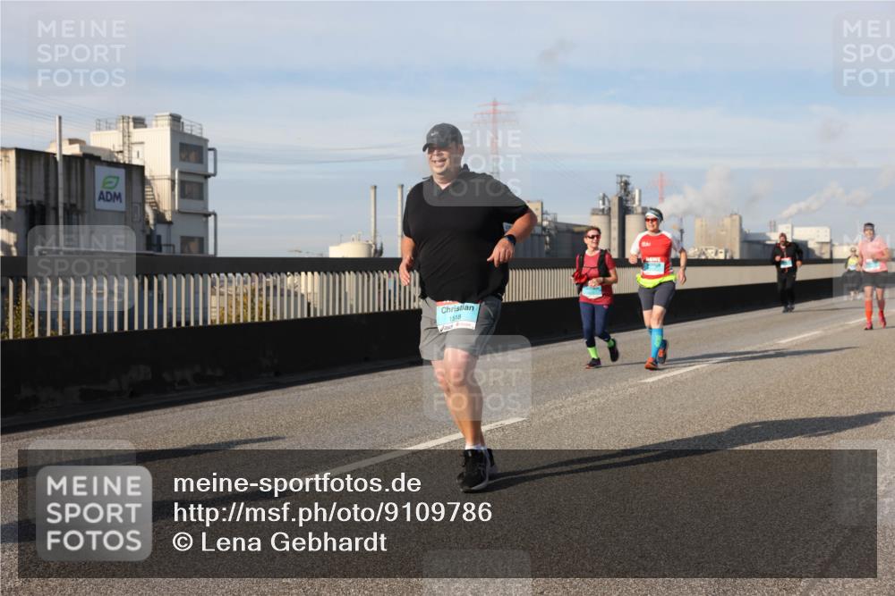 03.10.2025 - Köhlbrandbrückenlauf Lena Gebhardt http://msf.ph/oto/9109786 03.10.2025 10:14:47 Position 2 1518 meine-sportfotos.de