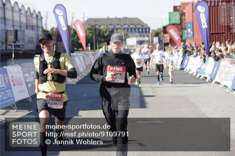 03.10.2025 - Köhlbrandbrückenlauf Jannik Wohlers http://msf.ph/oto/9109791 03.10.2025 13:00:03 Ziel 4261, 4319, 4554, 6368 meine-sportfotos.de