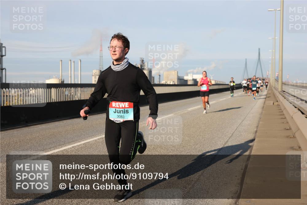 03.10.2025 - Köhlbrandbrückenlauf Lena Gebhardt http://msf.ph/oto/9109794 03.10.2025 09:41:25 Position 2 3083 meine-sportfotos.de